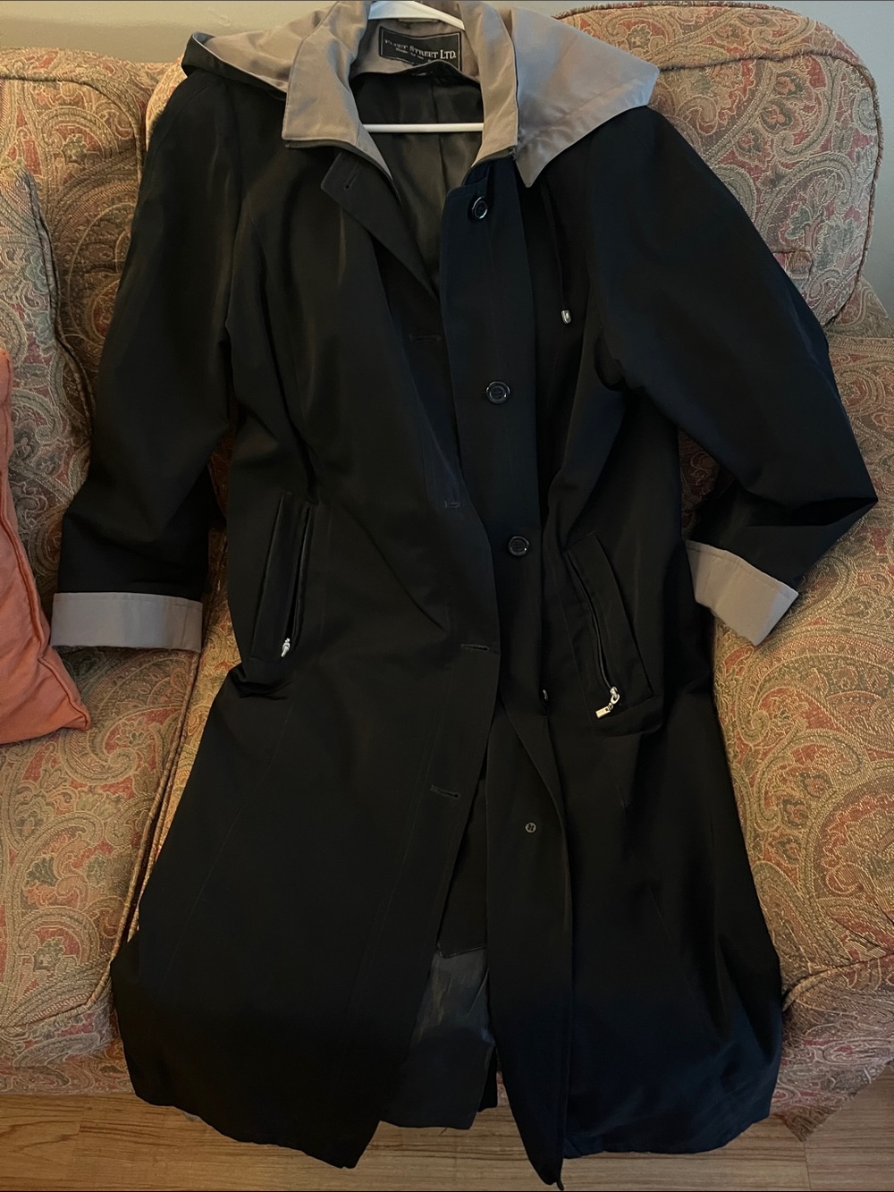 Fleet Street Ltd classi Black Trench Coat with Contrasting Gray Lining - Women's